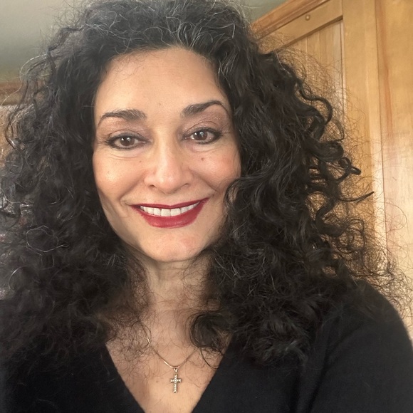 Meet your Posher, Stephanie - Picture 1 of 1